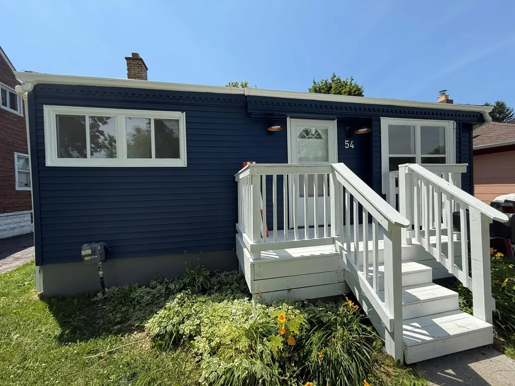 54 E Fairmount Avenue Pontiac City MI 48340