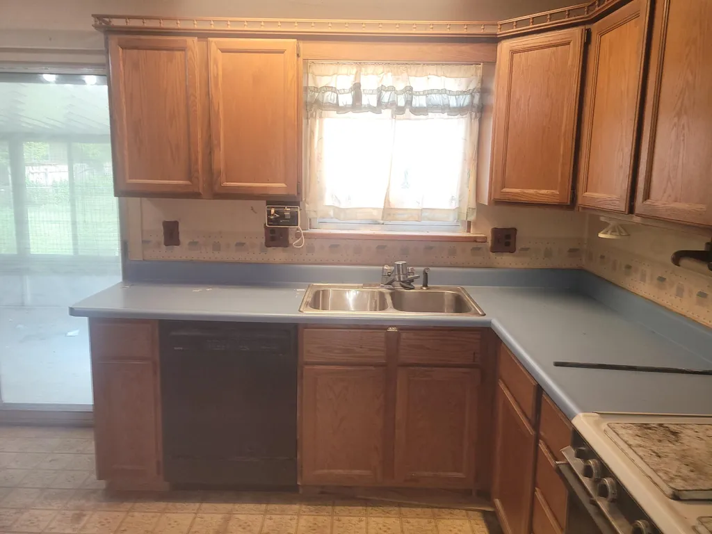 30106 Jamestown Street Romulus City MI 48174