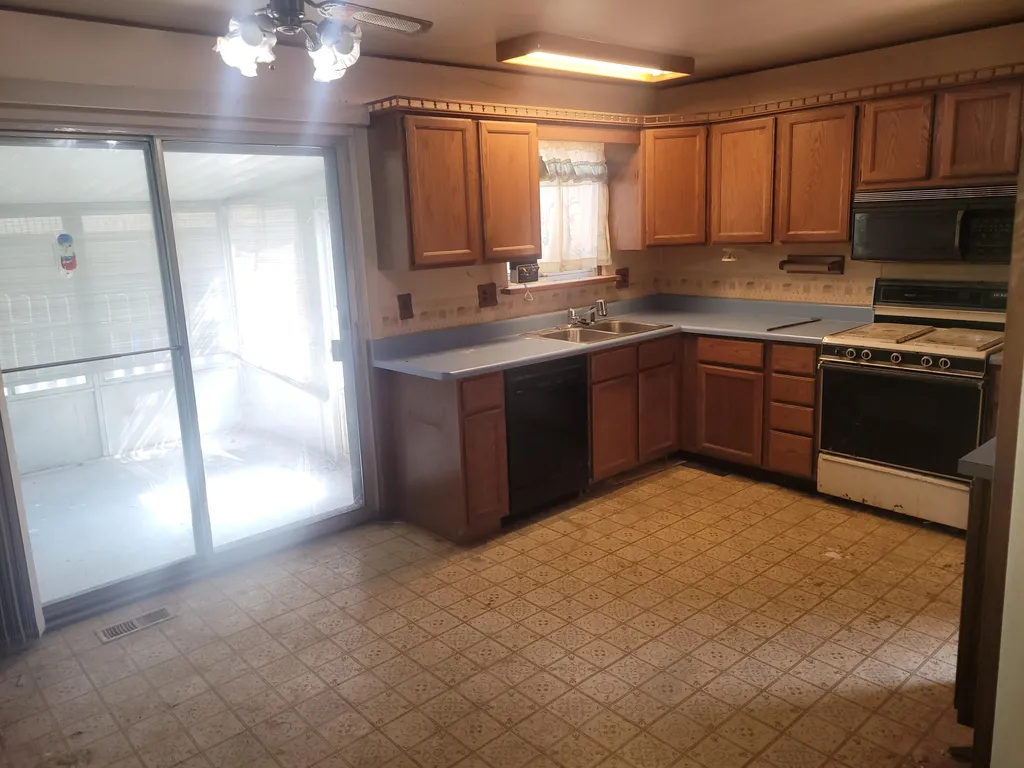 30106 Jamestown Street Romulus City MI 48174