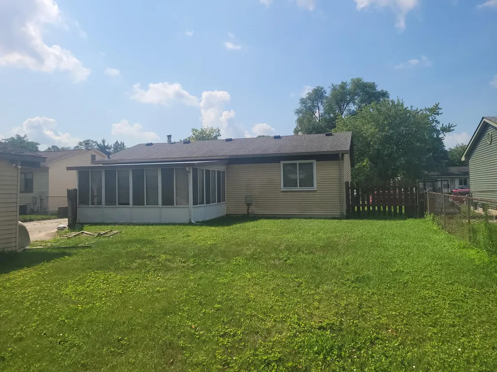 30106 Jamestown Street Romulus City MI 48174