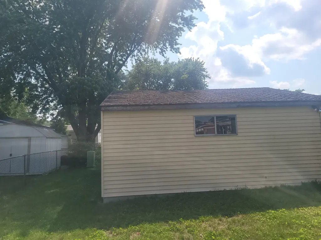 30106 Jamestown Street Romulus City MI 48174