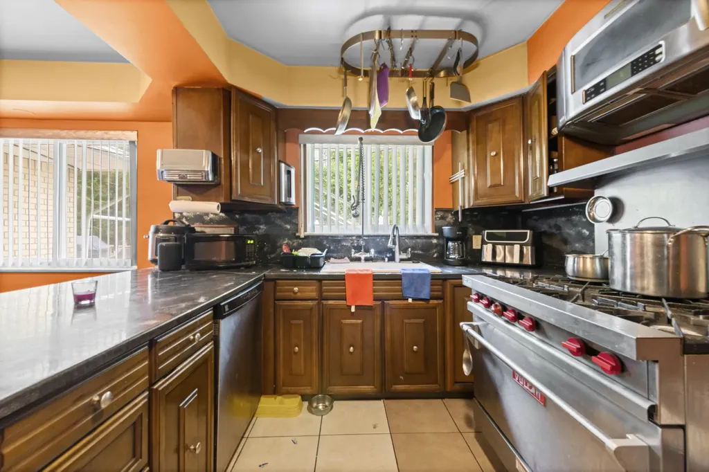 24319 Tamarack Trail Southfield City MI 48075