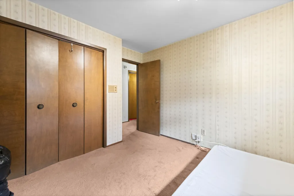 24319 Tamarack Trail Southfield City MI 48075