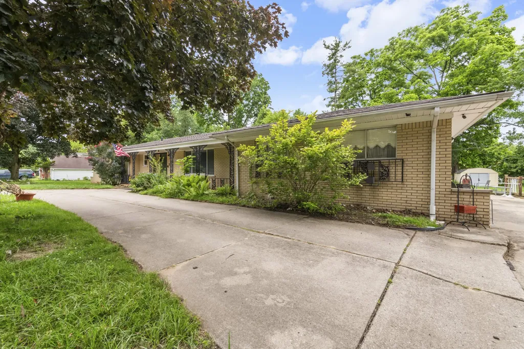 24319 Tamarack Trail Southfield City MI 48075