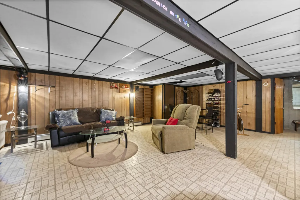 24319 Tamarack Trail Southfield City MI 48075