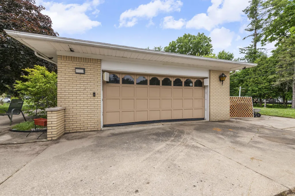 24319 Tamarack Trail Southfield City MI 48075