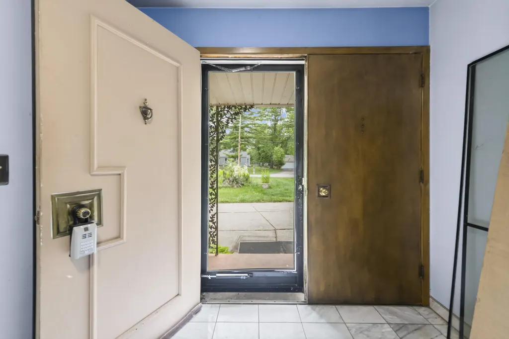 24319 Tamarack Trail Southfield City MI 48075