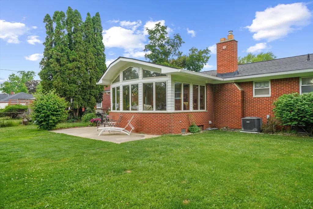 45145 Jeanette Avenue Van Buren Charter Township MI 48111
