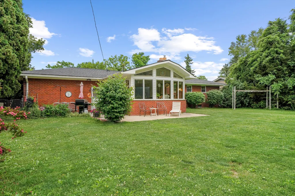 45145 Jeanette Avenue Van Buren Charter Township MI 48111