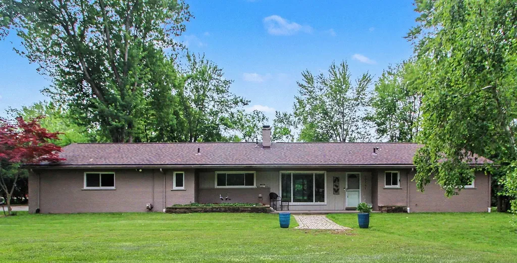 20761 W 13 Mile Road Beverly Hills Village MI 48025