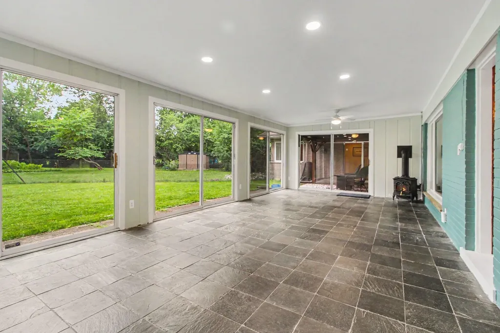 20761 W 13 Mile Road Beverly Hills Village MI 48025