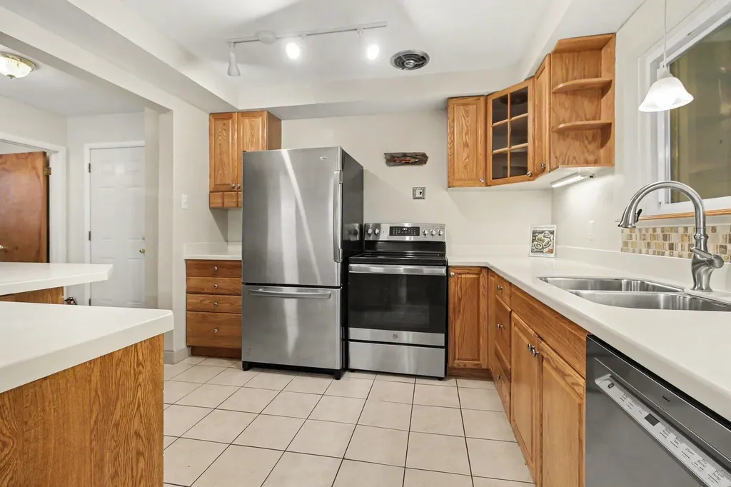 20761 W 13 Mile Road Beverly Hills Village MI 48025