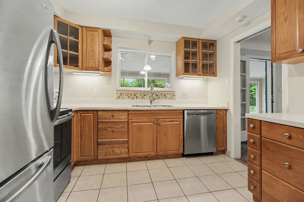 20761 W 13 Mile Road Beverly Hills Village MI 48025