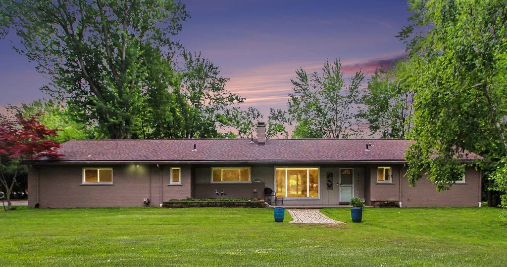 20761 W 13 Mile Road Beverly Hills Village MI 48025