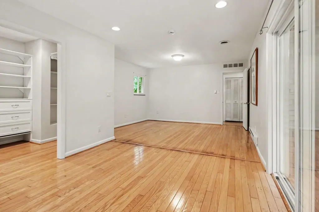20761 W 13 Mile Road Beverly Hills Village MI 48025