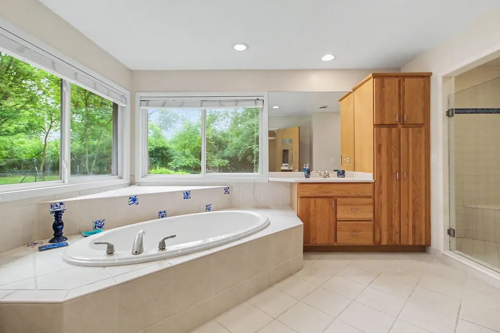 20761 W 13 Mile Road Beverly Hills Village MI 48025