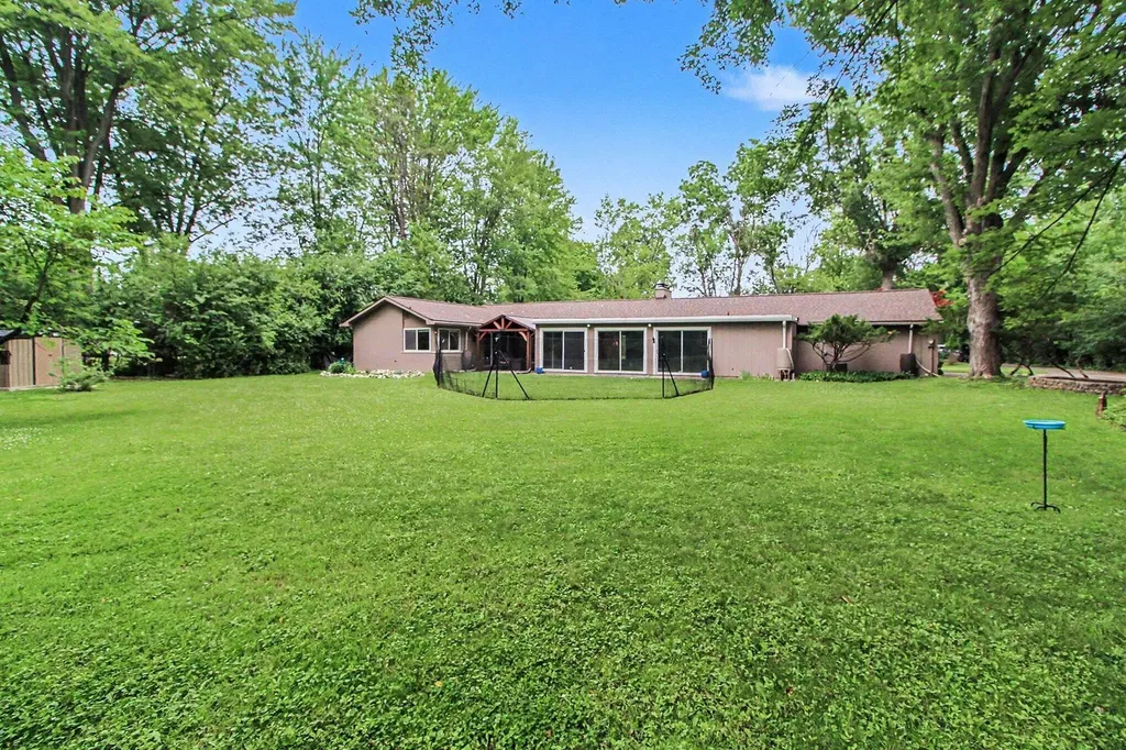 20761 W 13 Mile Road Beverly Hills Village MI 48025
