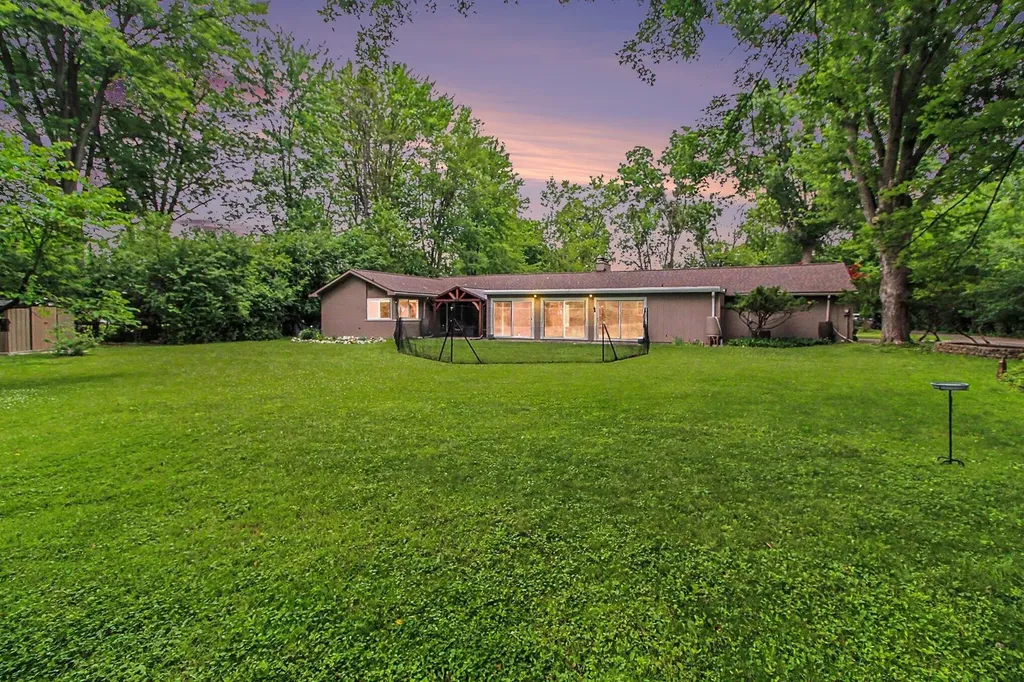 20761 W 13 Mile Road Beverly Hills Village MI 48025
