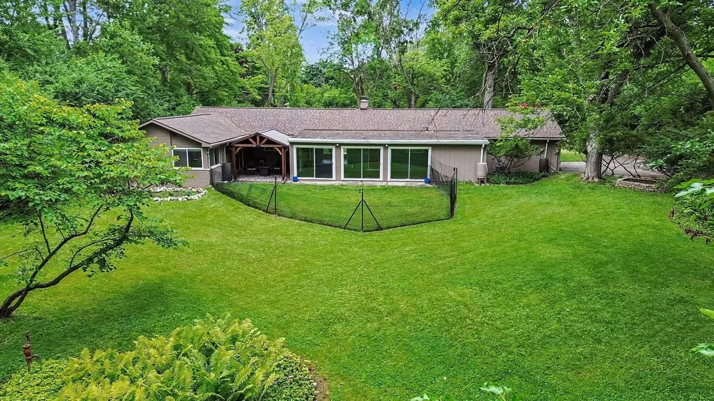 20761 W 13 Mile Road Beverly Hills Village MI 48025