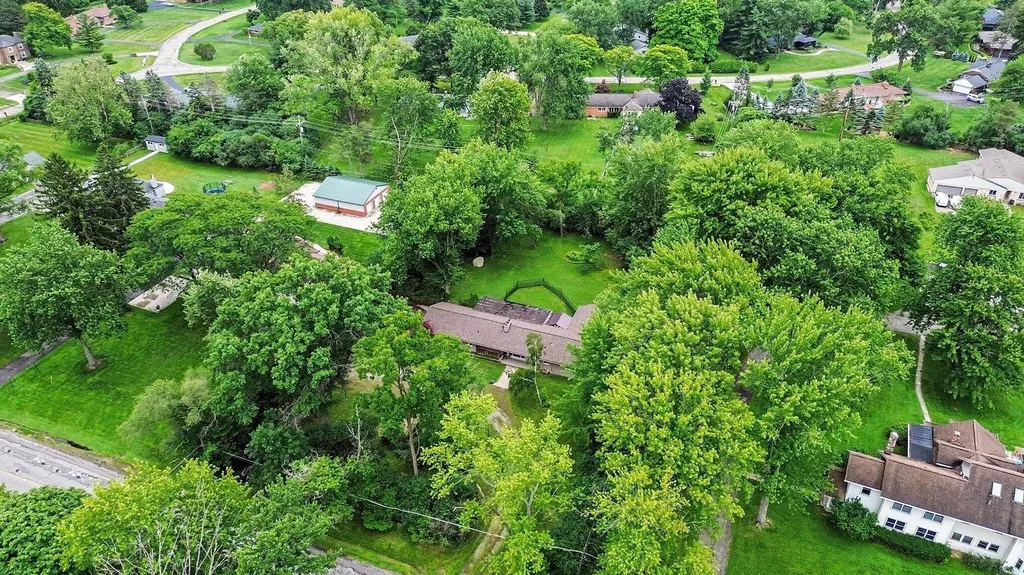 20761 W 13 Mile Road Beverly Hills Village MI 48025