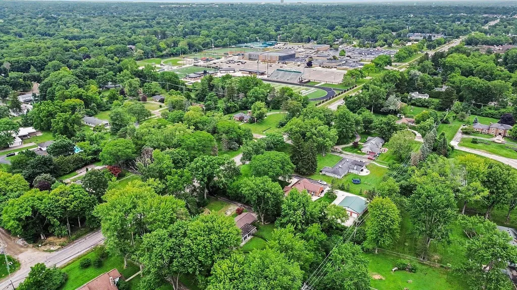 20761 W 13 Mile Road Beverly Hills Village MI 48025