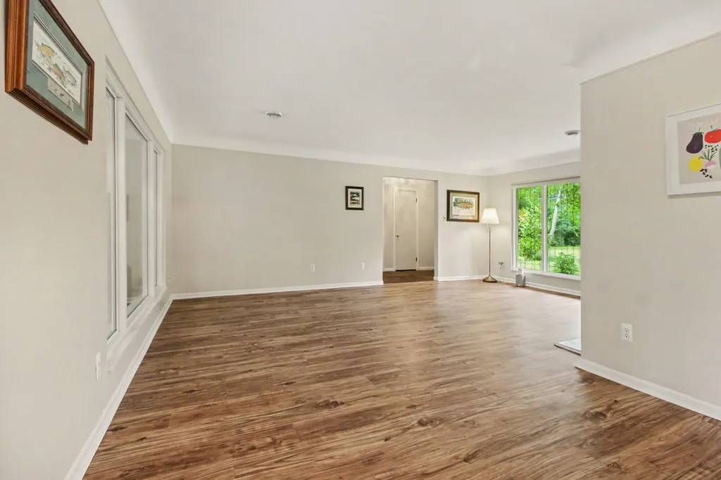 20761 W 13 Mile Road Beverly Hills Village MI 48025