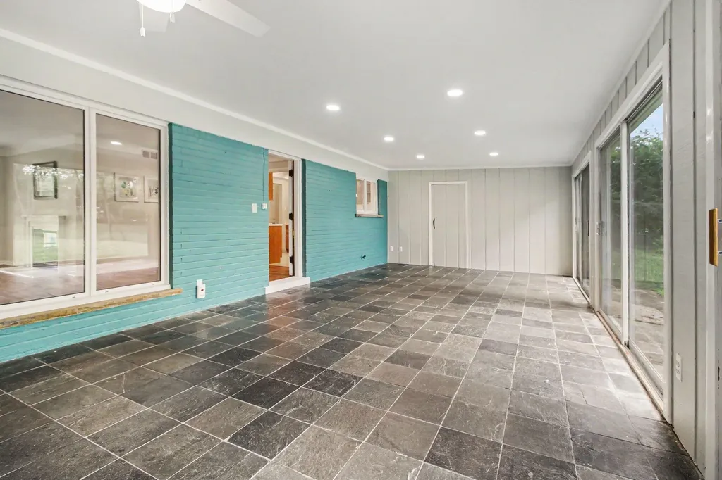 20761 W 13 Mile Road Beverly Hills Village MI 48025