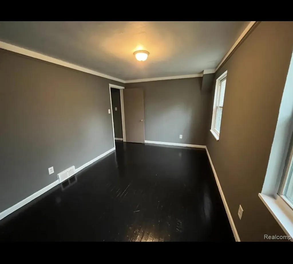 15646 Saratoga Avenue Detroit City MI 48205