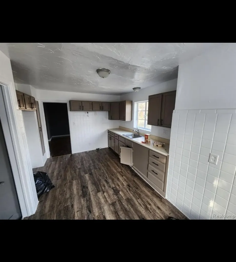 15646 Saratoga Avenue Detroit City MI 48205