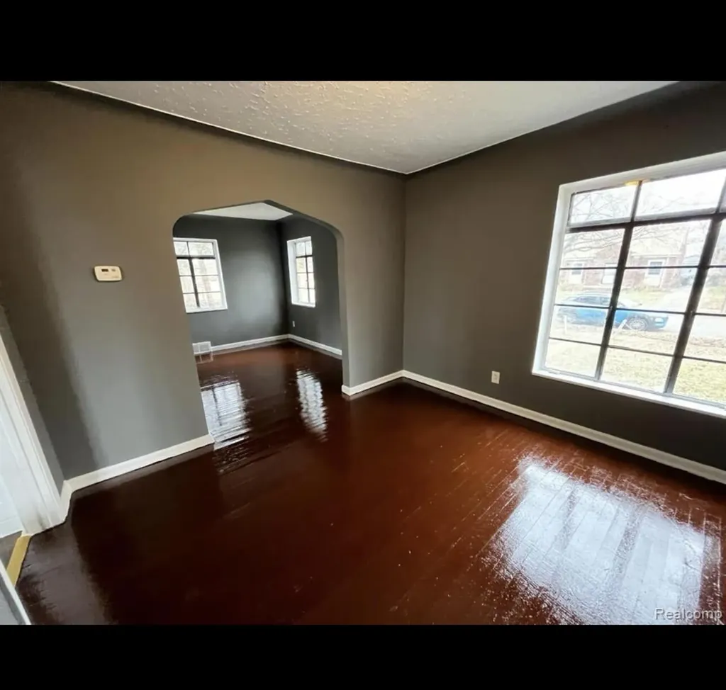 15646 Saratoga Avenue Detroit City MI 48205