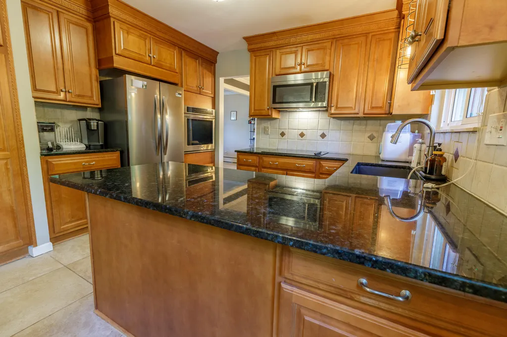 37243 Maple Leaf Court Clinton Charter Township MI 48036
