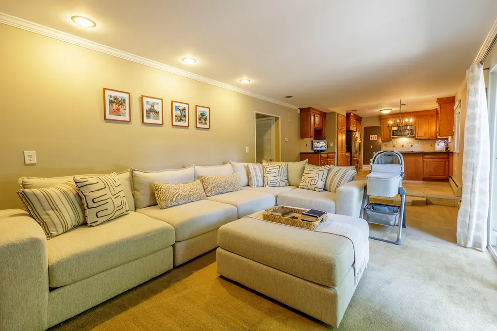 37243 Maple Leaf Court Clinton Charter Township MI 48036