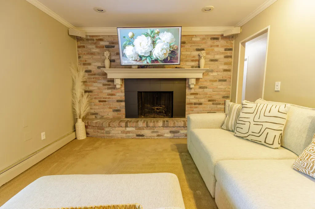 37243 Maple Leaf Court Clinton Charter Township MI 48036