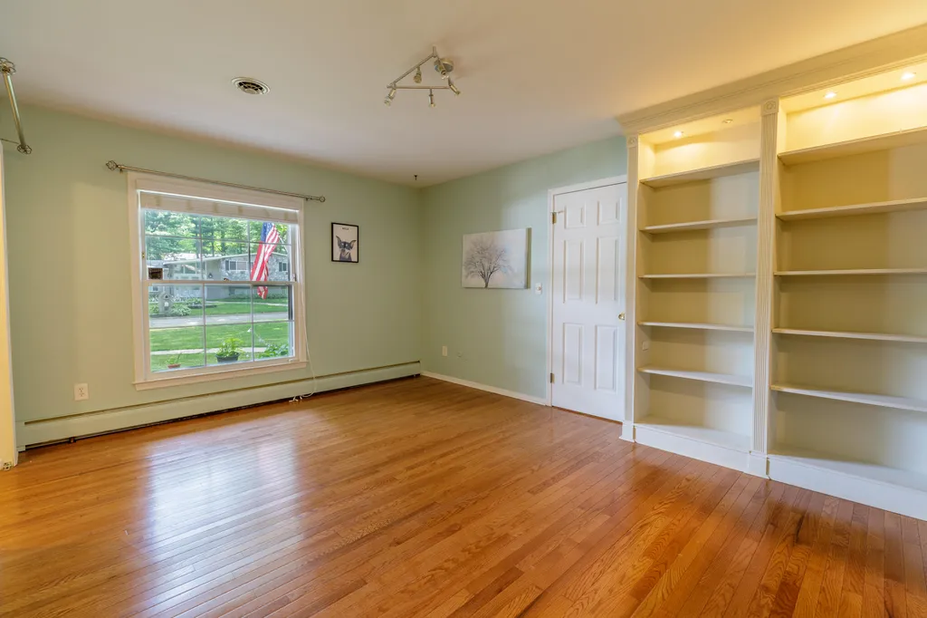 37243 Maple Leaf Court Clinton Charter Township MI 48036