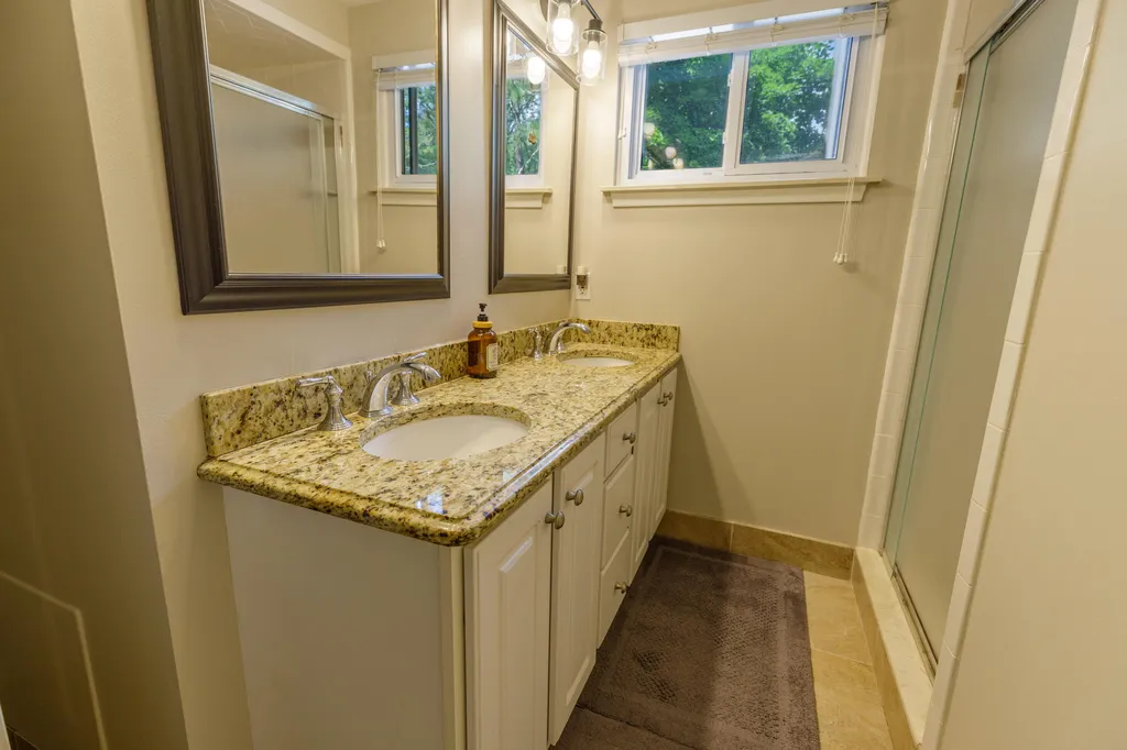 37243 Maple Leaf Court Clinton Charter Township MI 48036