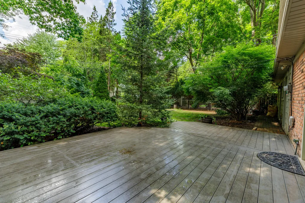 37243 Maple Leaf Court Clinton Charter Township MI 48036