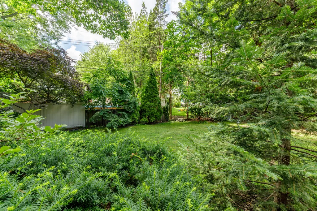 37243 Maple Leaf Court Clinton Charter Township MI 48036
