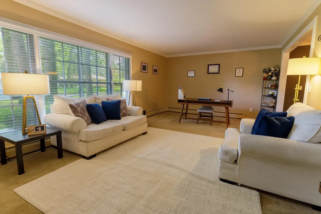 37243 Maple Leaf Court Clinton Charter Township MI 48036