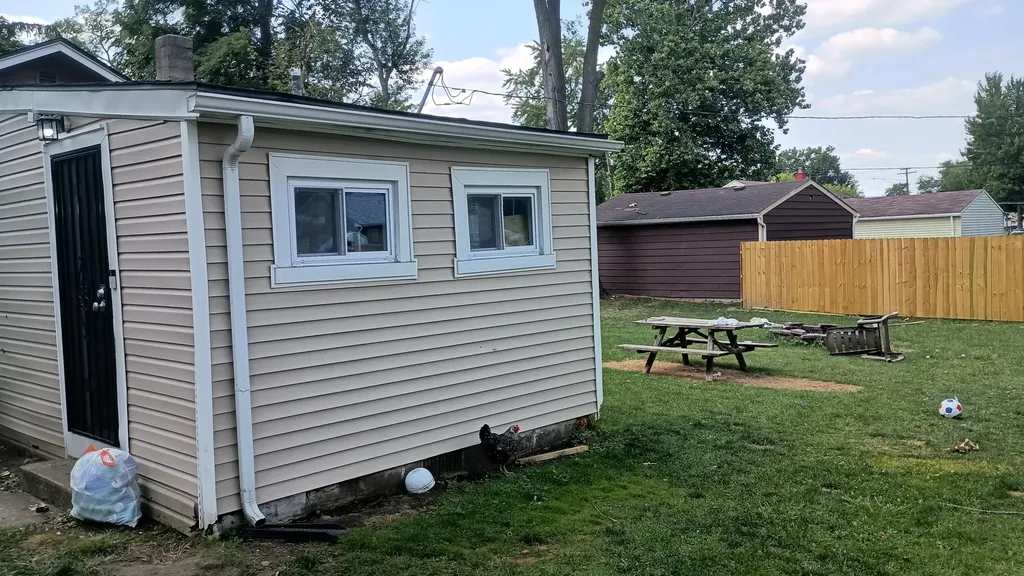 25948 Penn Street Inkster City MI 48141