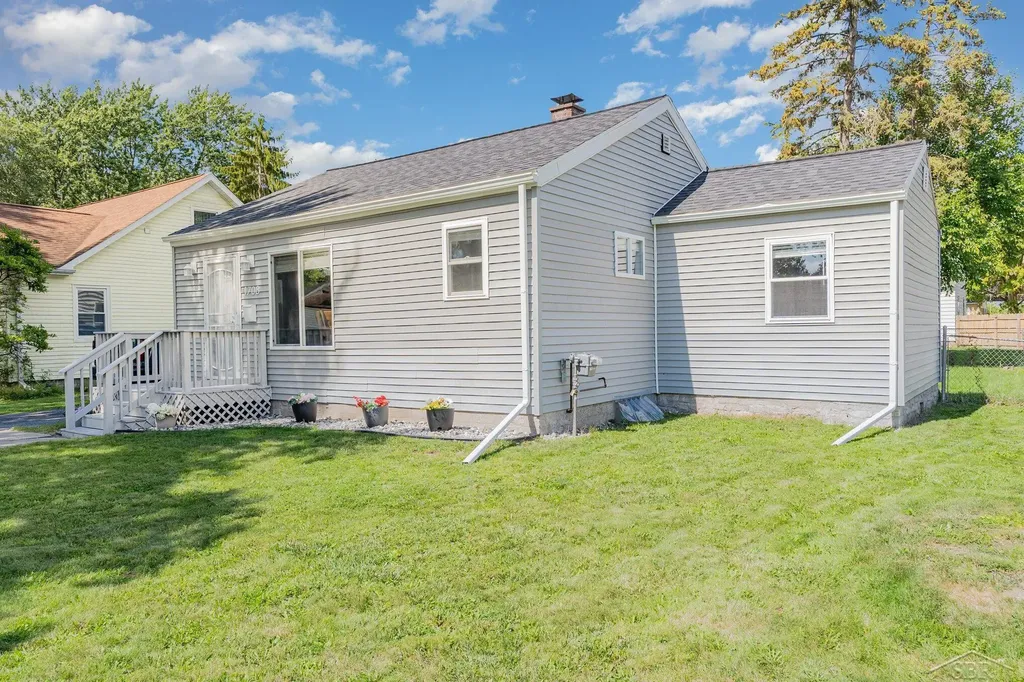 1708 Division Street Saginaw City MI 48602