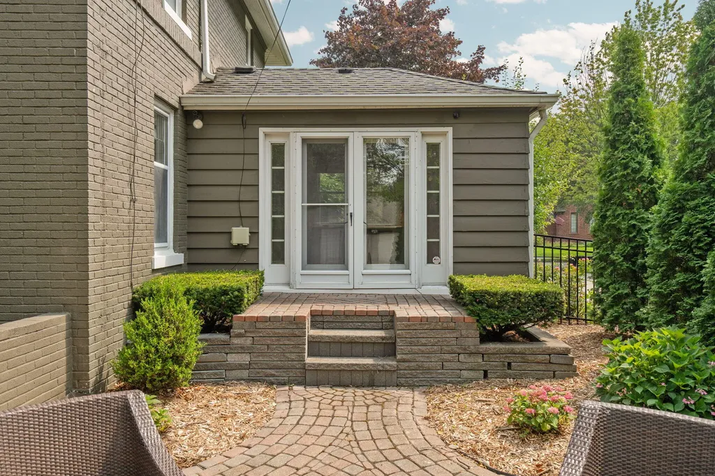 1021 Kensington Avenue Grosse Pointe Park City MI 48230