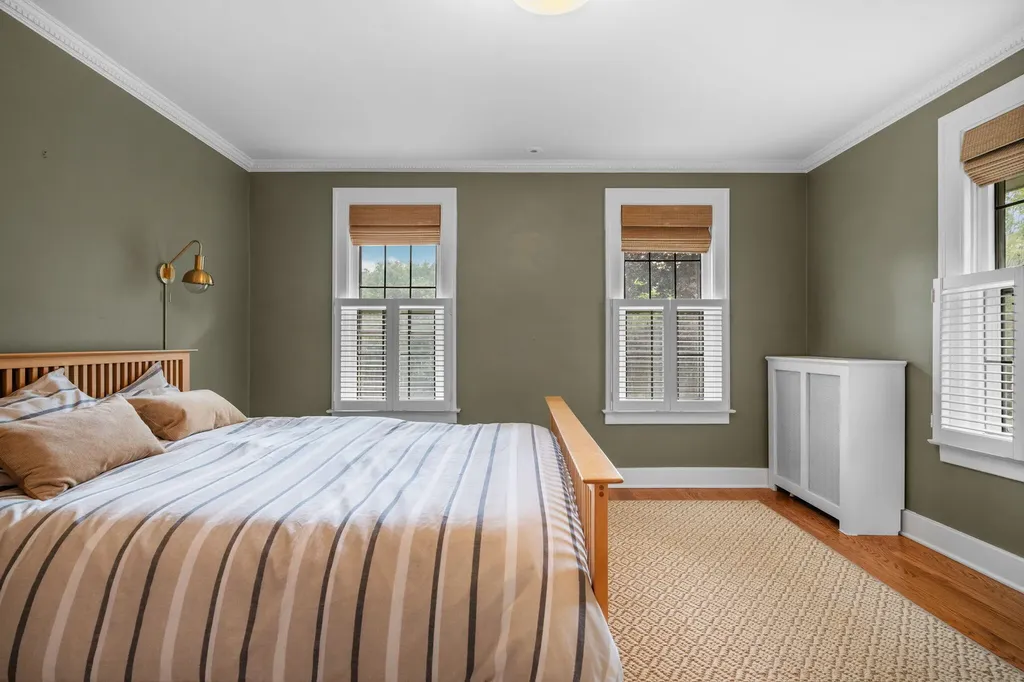1021 Kensington Avenue Grosse Pointe Park City MI 48230