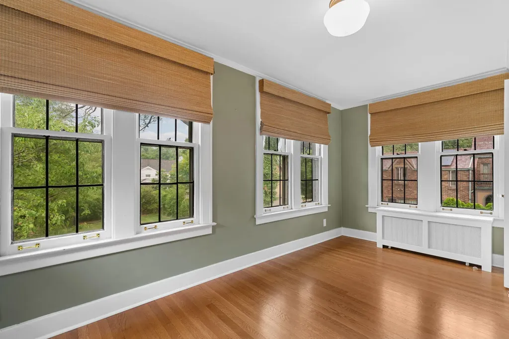 1021 Kensington Avenue Grosse Pointe Park City MI 48230