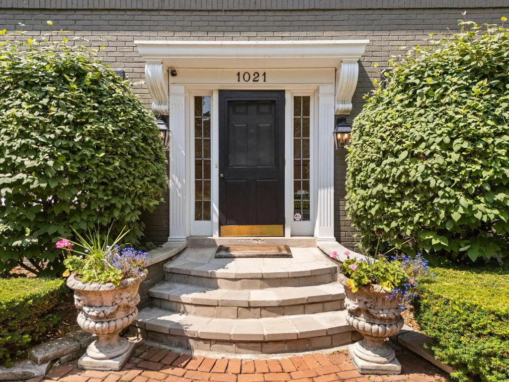 1021 Kensington Avenue Grosse Pointe Park City MI 48230