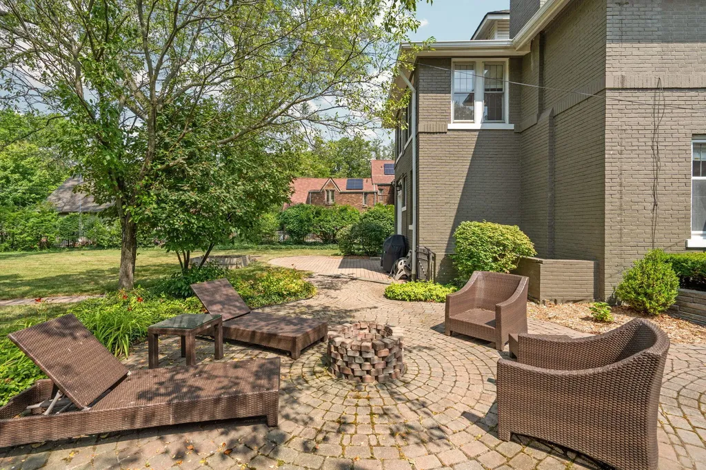 1021 Kensington Avenue Grosse Pointe Park City MI 48230