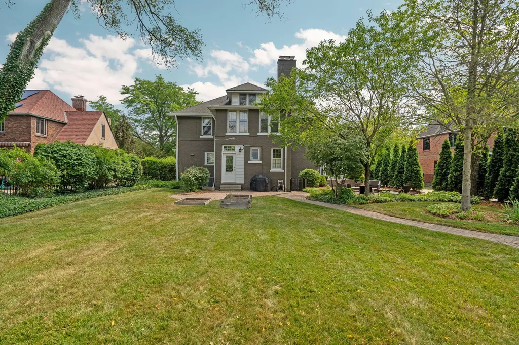 1021 Kensington Avenue Grosse Pointe Park City MI 48230