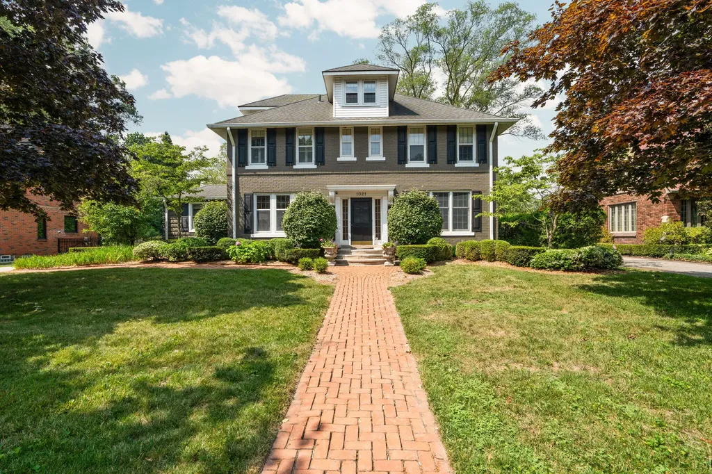 1021 Kensington Avenue Grosse Pointe Park City MI 48230
