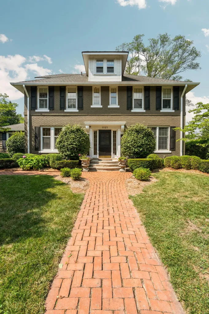1021 Kensington Avenue Grosse Pointe Park City MI 48230