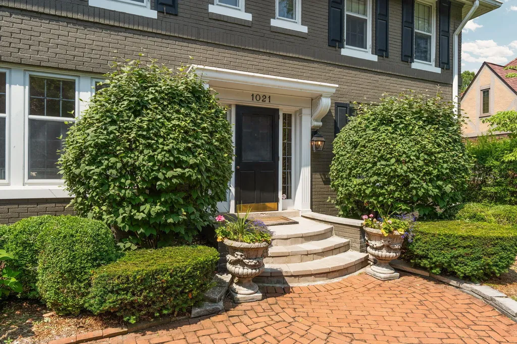 1021 Kensington Avenue Grosse Pointe Park City MI 48230
