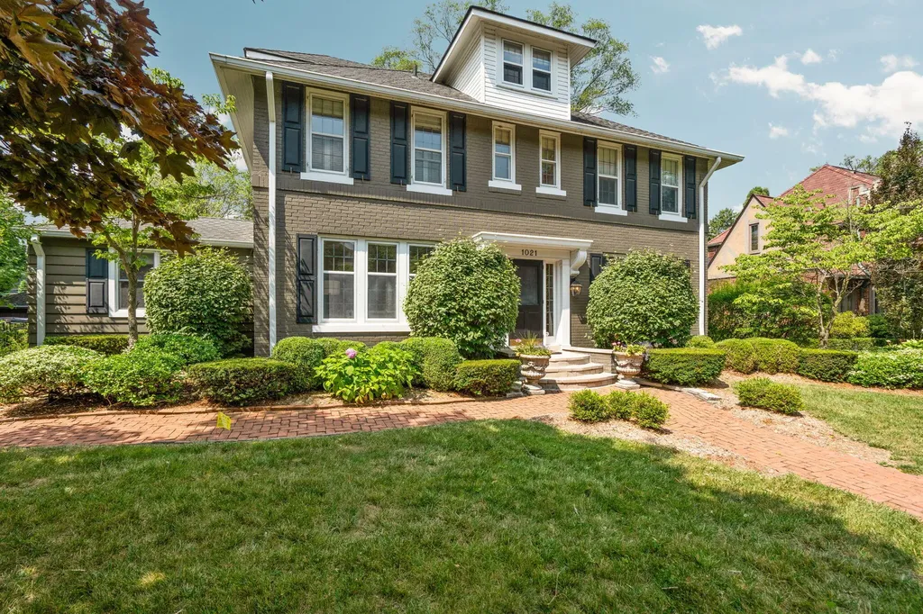 1021 Kensington Avenue Grosse Pointe Park City MI 48230